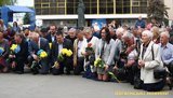 У центрі Луцька на колінах вшанували пам