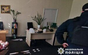 В Киеве мужчина устроил стрельбу в офисе, а после побега совершил самоубийство на мосту