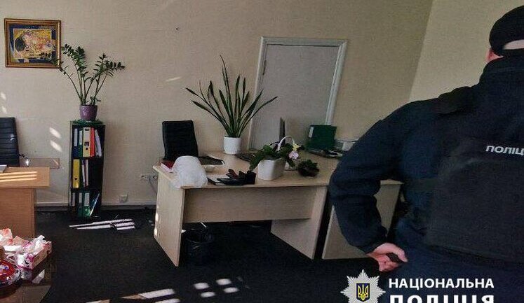 Мужчина устроил стрельбу в офисе Киева, а после побега совершил самоубийство на мосту, - полиция. ФОТО