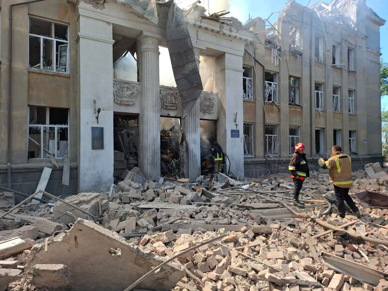 школа у Білгород-Дністровському після обстрілу