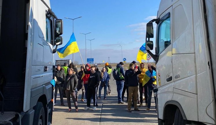 Українці блокують російські та білоруські фури на польському кордоні. Але Німеччина та Франція - проти