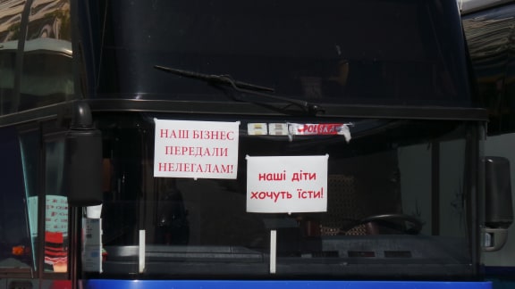 Автоперевозчики протестуют в центре Киева, требуют возобновления междугородних перевозок (обновлено) 06