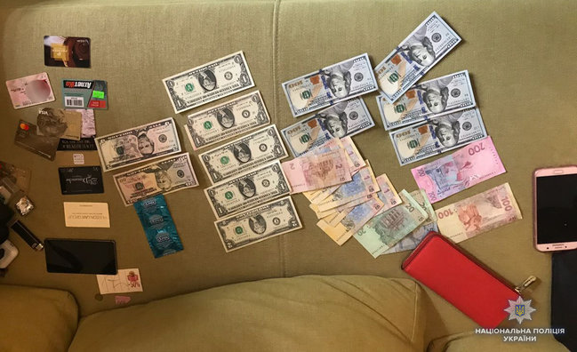 Полиция задержала киевлянок, занимавшихся сутенерством через группы в мессенджерах: Нужна ТОП, инста-girl, обложки, титулы, медийные и т.д. 07