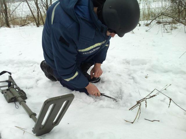 Avdiivka recovers from shelling aftermath: mine clearance, repair underway 03