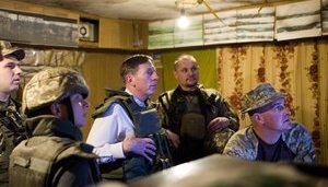 "Мене дуже вразив професіоналізм українських сил", - генерал США Петреус відвідав район проведення ООС. ФОТОрепортаж