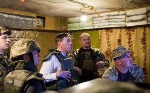 "Мене дуже вразив професіоналізм українських сил", - генерал США Петреус відвідав район проведення ООС. ФОТОрепортаж