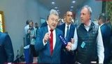 "Ви - фейк-ньюз і поширюєте дезінформацію", - Порошенко відмовився відповідати на запитання російських пропагандистів у кулуарах Генасамблеї ООН. ВIДЕО