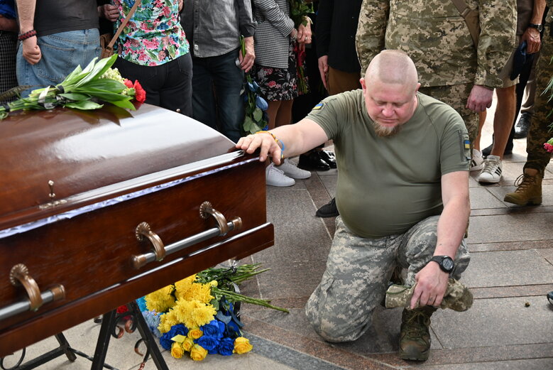У Києві попрощалися із воїном Едуардом Хатмулліним