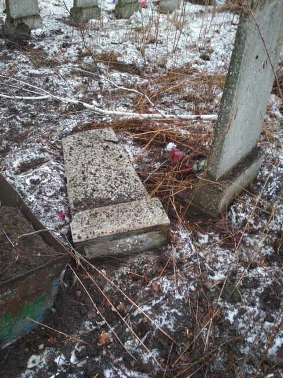 Найманці РФ обстріляли зі 122-мм артилерії кладовище в Попасній, - СЦКК 02