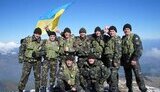 Украинские миротворцы покорили самую высокую гору Косово и установили там национальный флаг. ФОТОрепортаж.