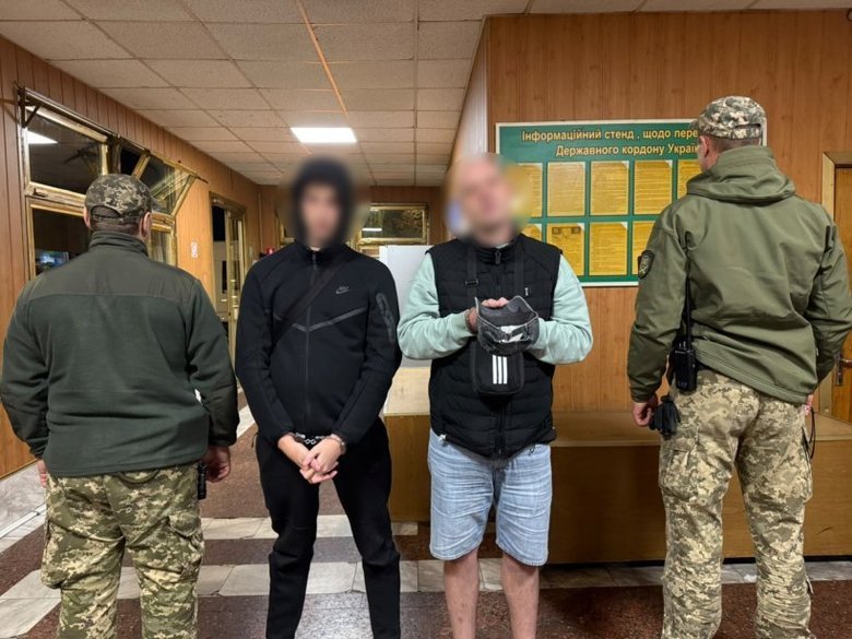 а кордоні з Молдовою затримали двох чехів, яких розшукував Інтерпол