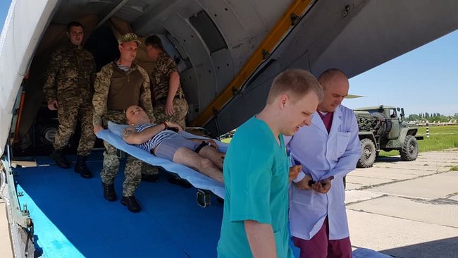 11 поранених військовослужбовців доставлено авіацією в Одесу, четверо з них у реанімації, - волонтер Танцюра 01