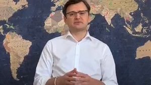 Консульства помогут "застрявшим" украинцем с жильем, – Кулеба
