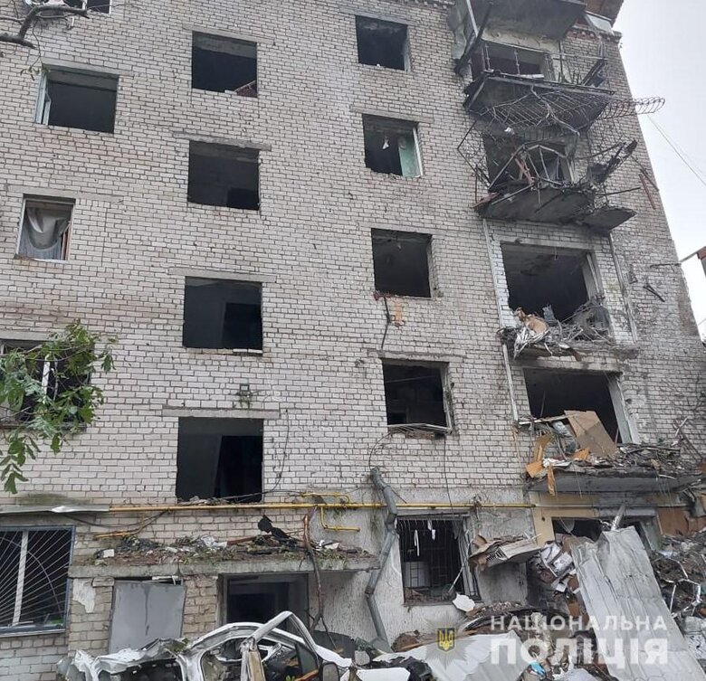 Потужні удари по спальному району Миколаєва: Зруйновано багатоповерхівки, є постраждалі 03