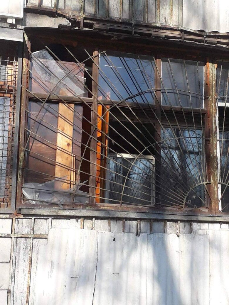 Ракетний удар по Запоріжжю: зафіксовано ушкодження в 7 багатоповерхівках 02