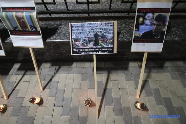 День бесславия России: в годовщину трагедии в Беслане под посольством РФ провели акцию 02