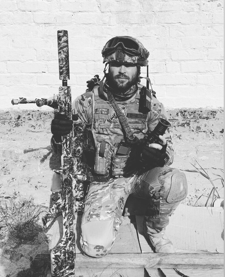 Військовослужбовець Олександр Хаджинов: Кожен, хто прийде до нас зі зброєю в руках, має тут просто здохнути 06