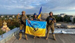 ВСУ подняли украинский флаг над горсоветом в Купянске, - телеграм-каналы. ФОТО