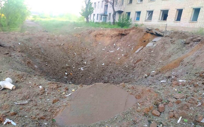 Унаслідок обстрілу Херсонщини пошкоджено житлові будинки, церкву, гуртожиток, навчальний заклад та зерносховище 08