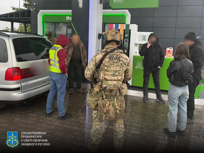 Helped military personnel flee abroad. Details from the prosecutor's office