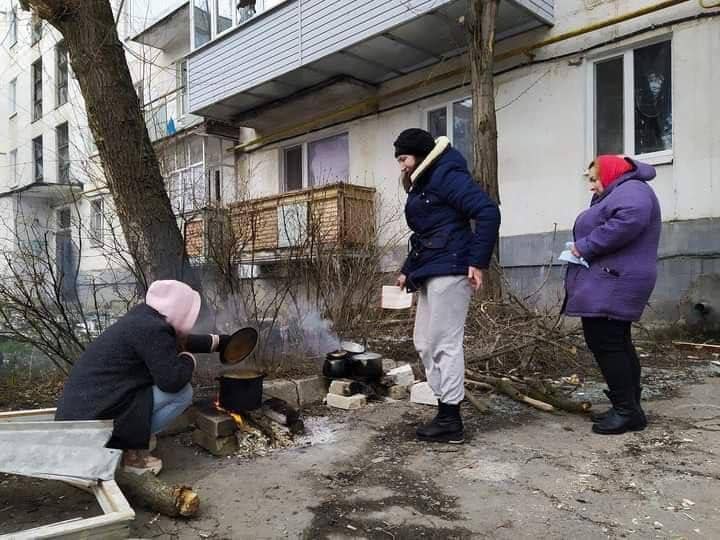 Обстріли Луганщини не припиняються ні вдень, ні вночі. Палали десятки житлових будинків, багато загиблих і постраждалих, - ДСНС 04 Обстріли Луганщини не припиняються ні вдень, ні вночі. Палали десятки житлових будинків, багато загиблих і постраждалих, - ДСНС 04