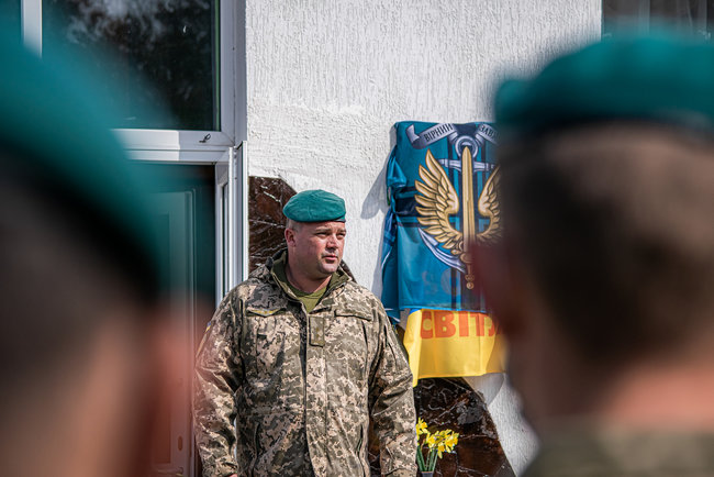 Меморіальну дошку загиблому в зоні ООС морпіху 36-ї ОБрМП Володимиру Бондарюку відкрили в Миколаївській області 13