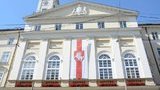 Мэрия Львова вывесила неофициальный флаг Беларуси: "Сябры, мы с вами!". ФОТО