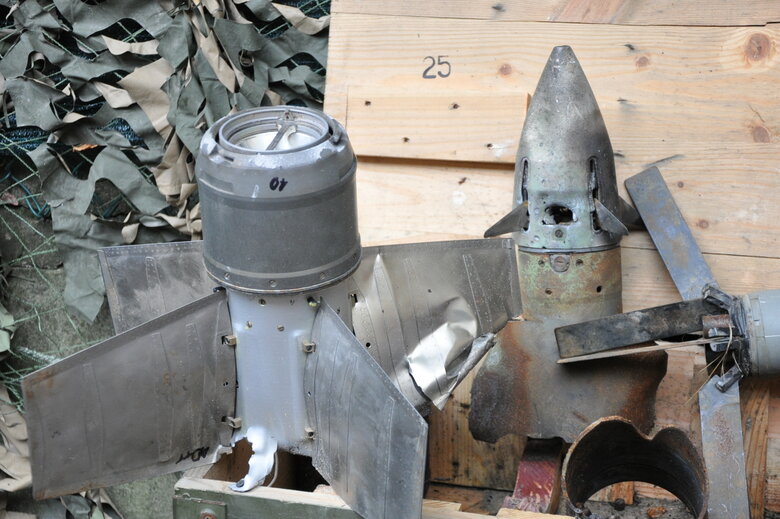 Кресло-катапульта, образцы снарядов и личные вещи рашистов: На Андреевском спуске открылась благотворительная выставка Спротив-2022 91 Кресло-катапульта, образцы снарядов и личные вещи рашистов: На Андреевском спуске открылась благотворительная выставка Спротив-2022 91