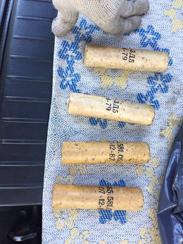 SBU detains group of ATO zone arms traders 05 SBU detains group of ATO zone arms traders 05