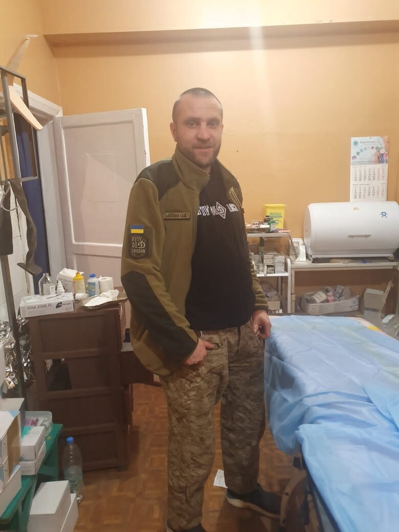 Сергій (Борменталь): У Лимані в нашій лікарні роздавали гуманітарку. Сюди ходили місцеві. Один із них навів на нас ракету 02