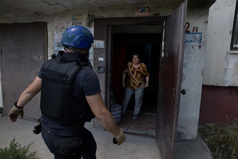 Фонд Добра и Любви продолжает эвакуацию людей и помогает преодолеть гуманитарную катастрофу в Лисичанске 07