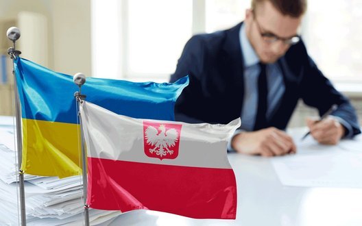 Ризики для українців у Польщі: місцеві органи можуть вимагати сплату податків навіть при доходах з України