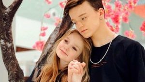 "Роман" 8-летней модели с 13-летним парнем: Полиция начала уголовное производство и вызвала маму девочки на допрос