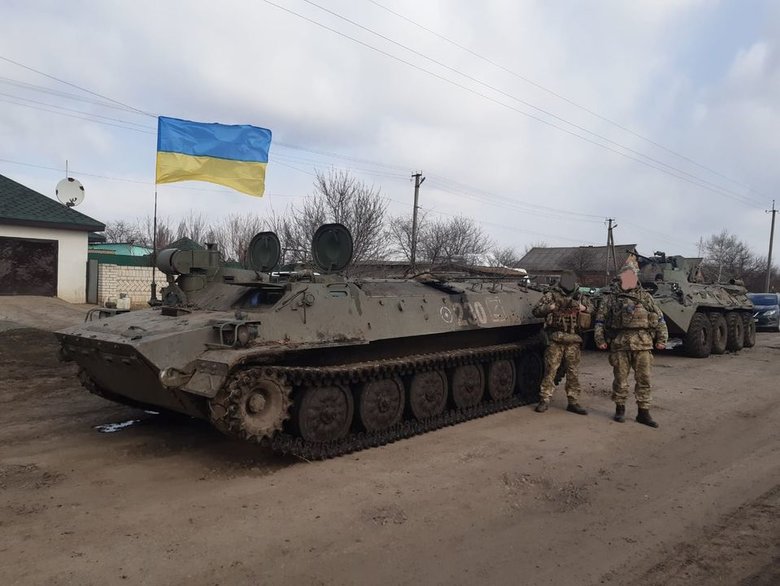Украинские десантники в ходе успешной операции захватили технику оккупанта 01