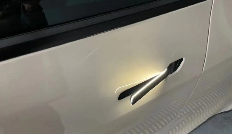 Китай вводить заборону на висувні дверні ручки для авто в стилі Tesla