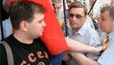 Как кучка столичных коммунистов пыталась сорвать конференцию по НАТО и обклеить ее участников листовками. ФОТОрепортаж.