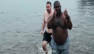 "Водичка - супер!" - сотрудники посольства США в Украине приняли участие в крещенских купаниях. ВИДЕО