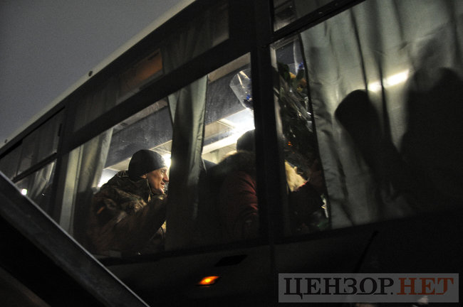 Heroes, welcome home!” liberated Ukrainian hostages enjoy warm reception at Boryspil airport 03