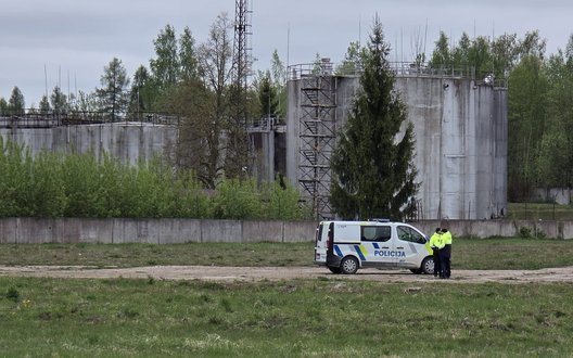 Латвія заявила, що в нафтобазу на її території влучили не один, а два дрони
