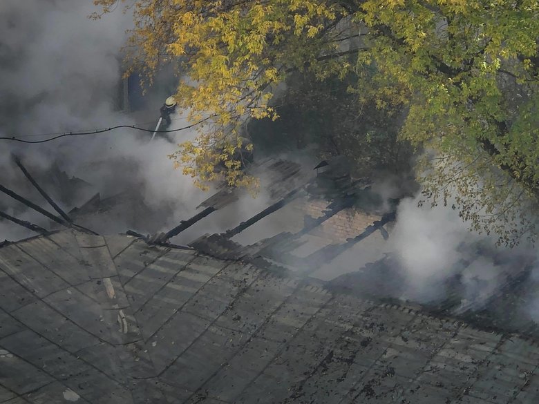У Києві горіла лікарня Інституту урології 05