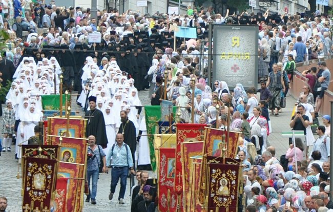 Онуфрій, Новинський, Бойко і віряни: як УПЦ МП хресну ходу проводили 38