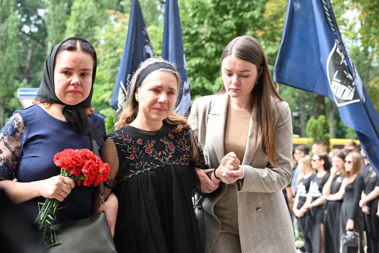 У Володимирському соборі попрощалися із загиблим у боях за Україну воїном Микитою Оптимістом Красновідом 05