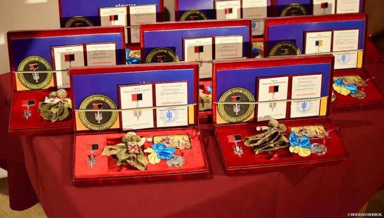 Церемония награждения орденом "Народный Герой Украины" прошла в Чернигове. ВИДЕО
