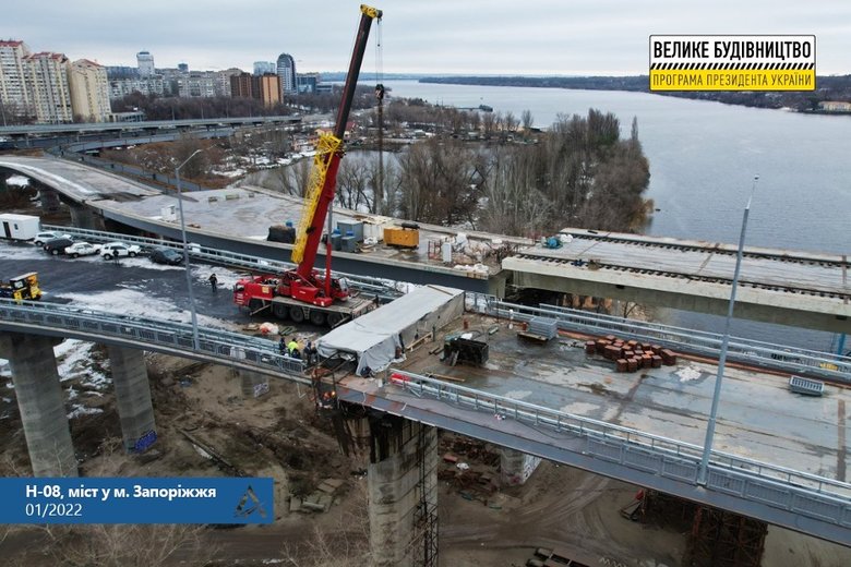 На запорізькому мосту через Дніпро монтують деформаційні шви, - Укравтодор 02