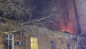 Росіяни атакували Одесу: спалахнув двоповерховий житловий будинок. ФОТО (оновлено)