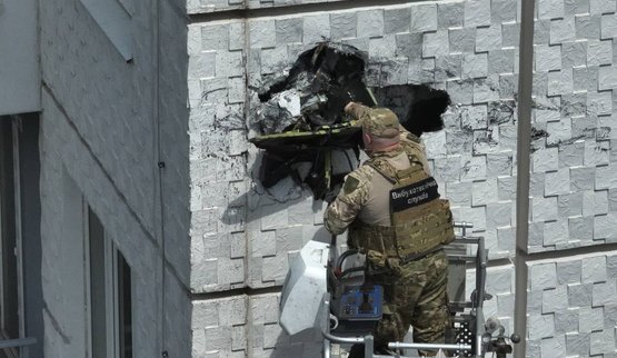 Шахед застрял в стене 15-го этажа многоэтажки в Одессе