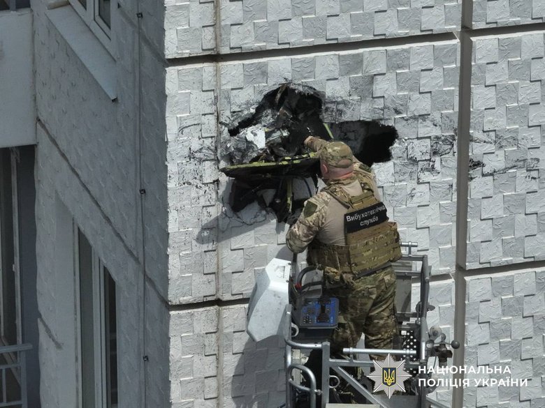 Шахед застряг у стіні 15 поверху багатоповерхівки в Одесі