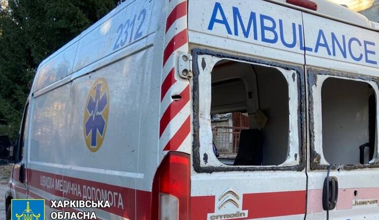 В результате российских обстрелов на Харьковщине повреждена больница и автомобиль скорой. ФОТОРЕПОРТАЖ