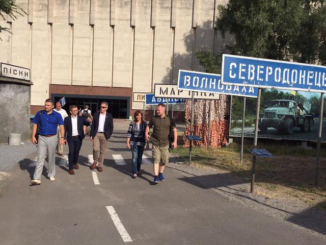 Депутати Європарламенту Розаті й Галер відвідали Дніпро та їдуть у зону АТО 01 Депутати Європарламенту Розаті й Галер відвідали Дніпро та їдуть у зону АТО 01