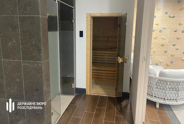 На іспанській віллі ексвійськкома Борисова ДБР провело обшуки. Майно заарештували 03